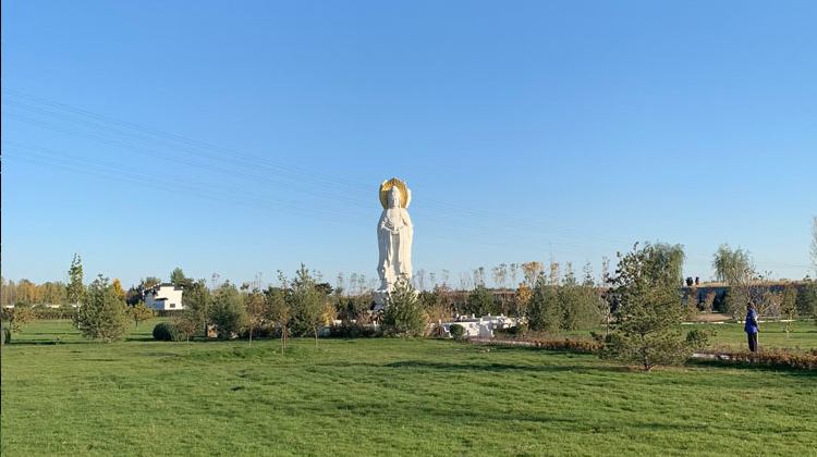 园区绿地佛像